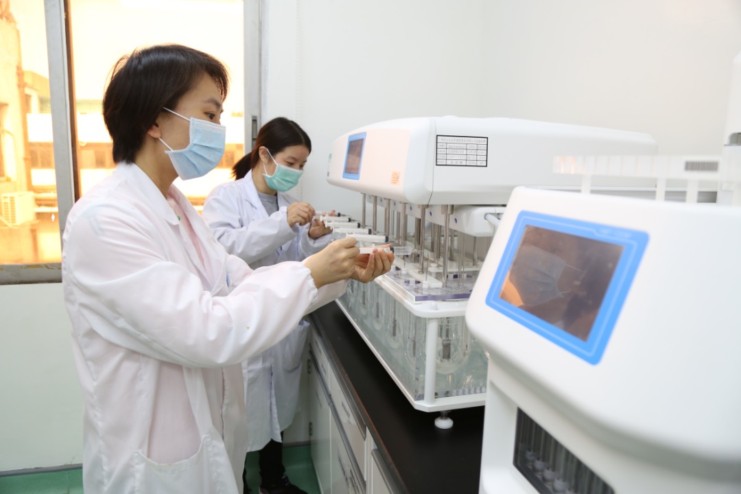 办公桌上的一瓶盐 ——可考究也可以迁就的gopay钱包研发人董穗娟