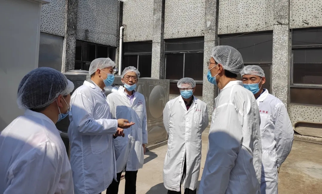 广州市生态情形局海珠区分局局长区劲邦一行到gopay钱包公司检查指导事情