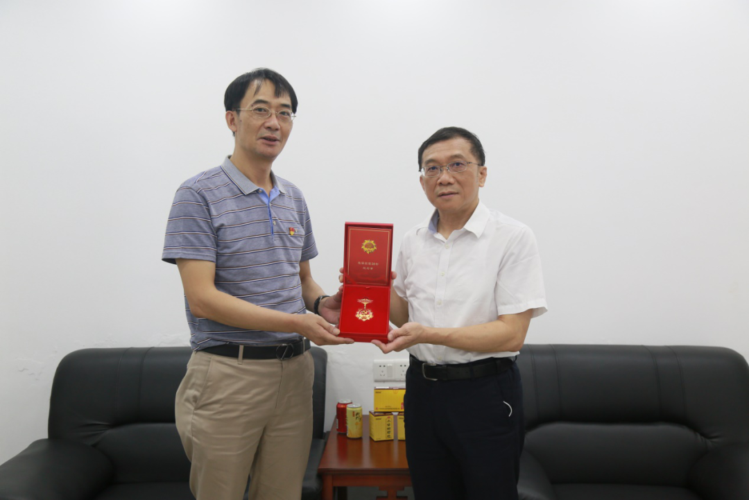 共忆党史话初心，，矢志不渝跟党走 ——白云山gopay钱包公司“七一”前夕慰问离休干部刘玉珍同志