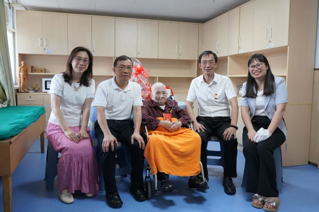 情系革命先进 赓续红色基因——白云山gopay钱包公司慰问离休干部刘玉珍